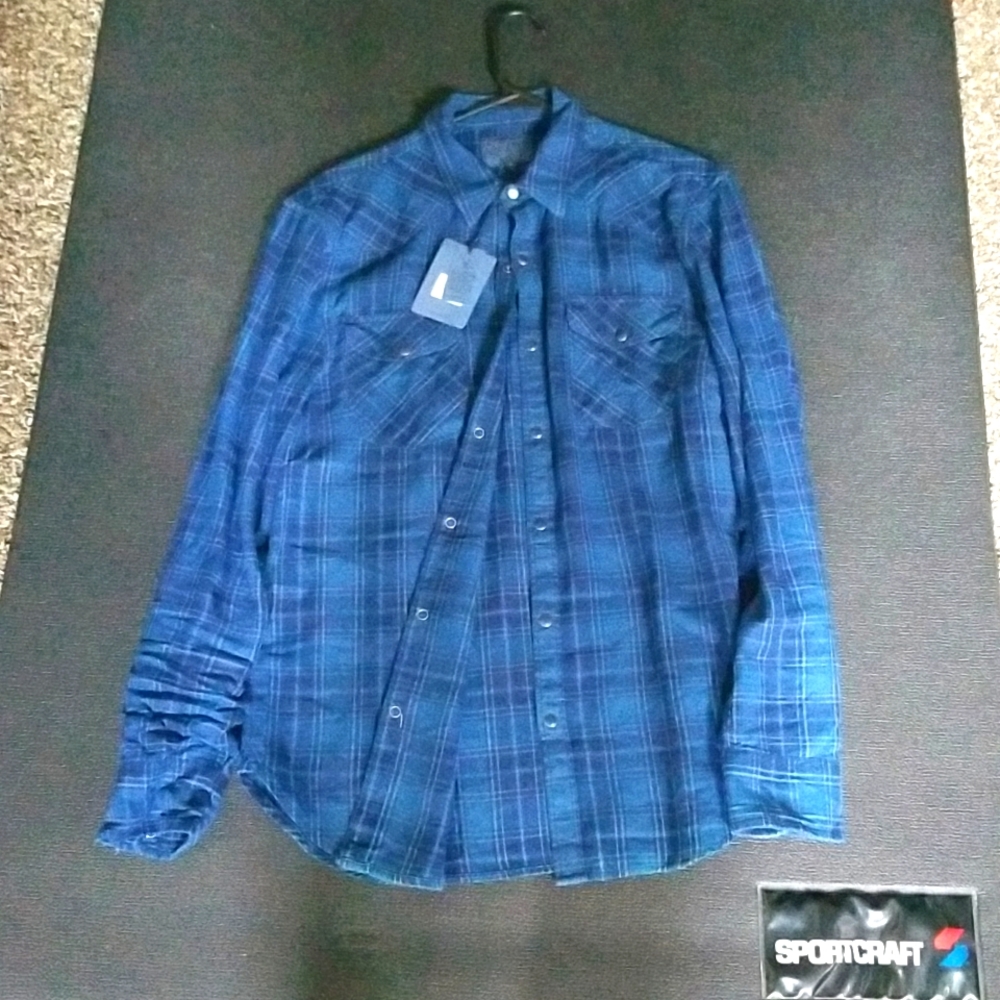 NEW with tags mens medium long sleeve casual button down long sleeve shirt.